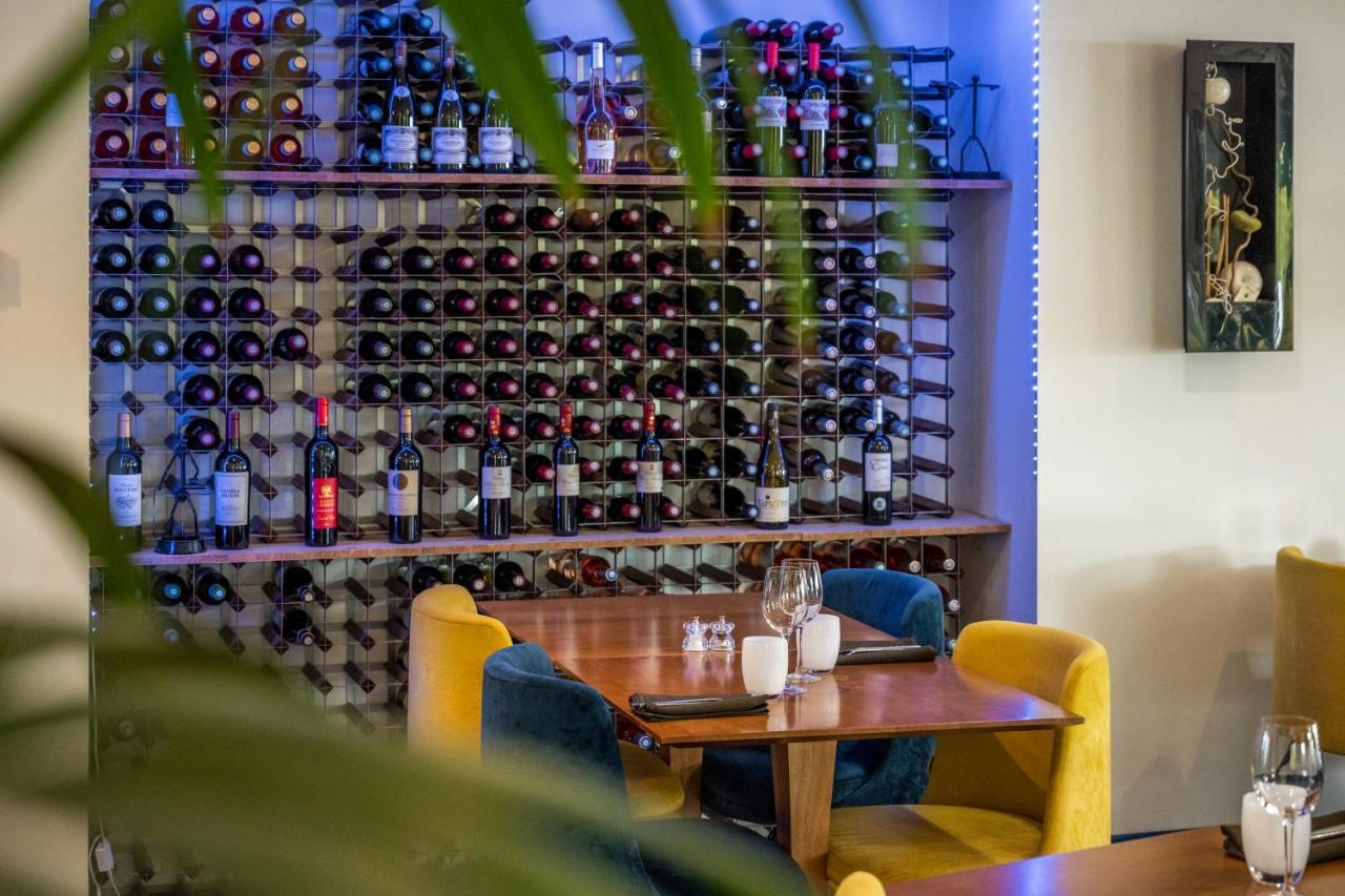 Logis Hotel Restaurant Le Clos Fleuri Кастельнодарі Екстер'єр фото