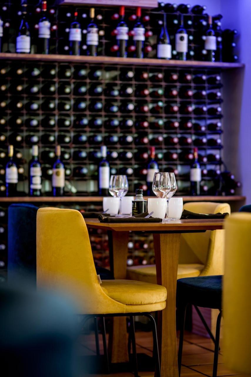 Logis Hotel Restaurant Le Clos Fleuri Кастельнодарі Екстер'єр фото